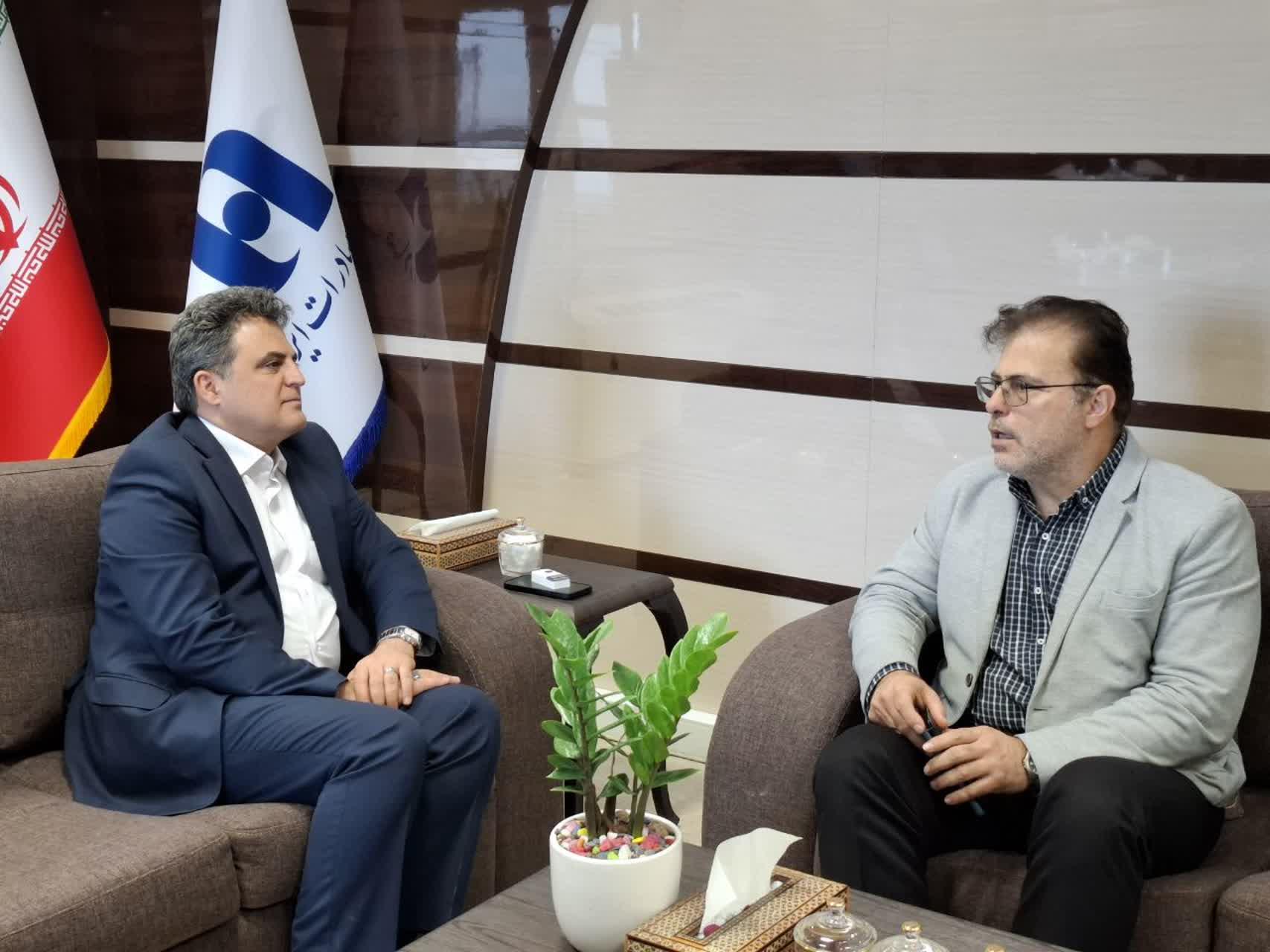 دیدار مدیر صندوق بازنشستگی کشوری استان سمنان با مدیر شعب بانک صادرات استان